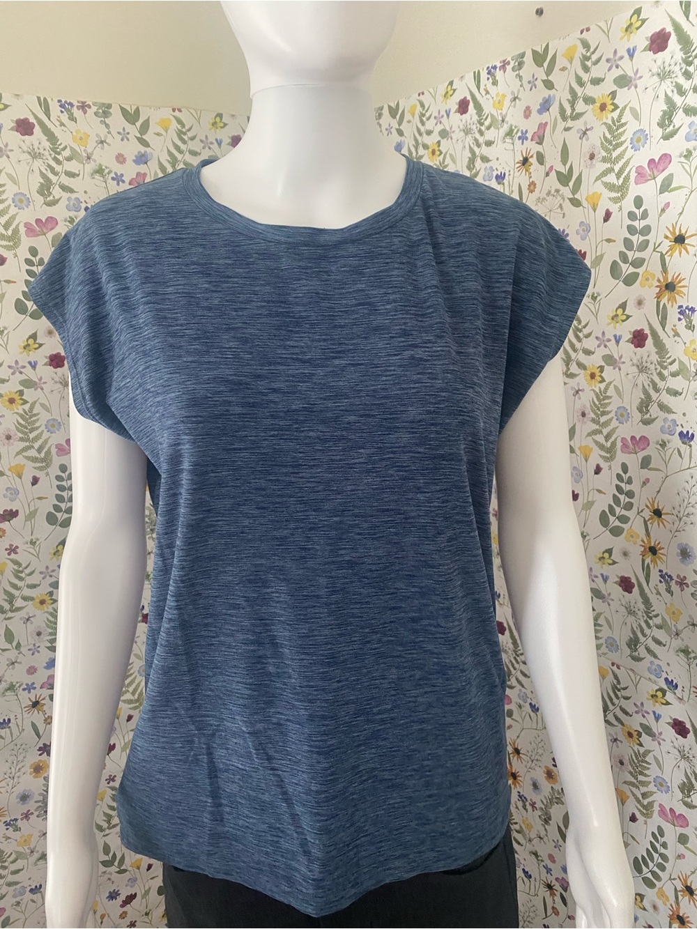 Women’s Blue Short Sleeve Crewneck Top Size Small